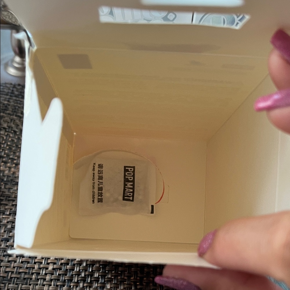 Pop Mart Big Energy Blue LABUBU PLUSH TOY (HOPE) - Picture 7 of 14